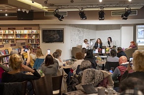 Promocija romana "Sve što treba da znaš o jljubavi" u knjižari DELFI-SKC u Beogradu